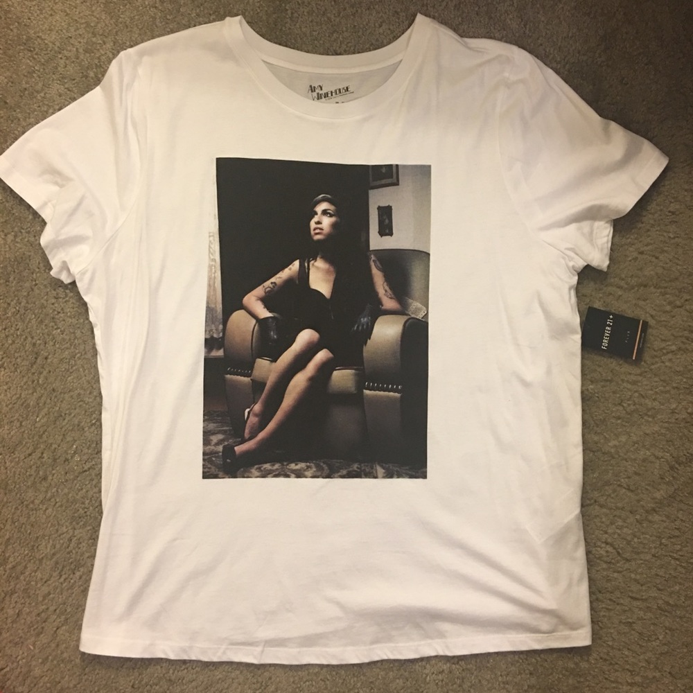 ✨NWT✨ Amy Winehouse graphic tee